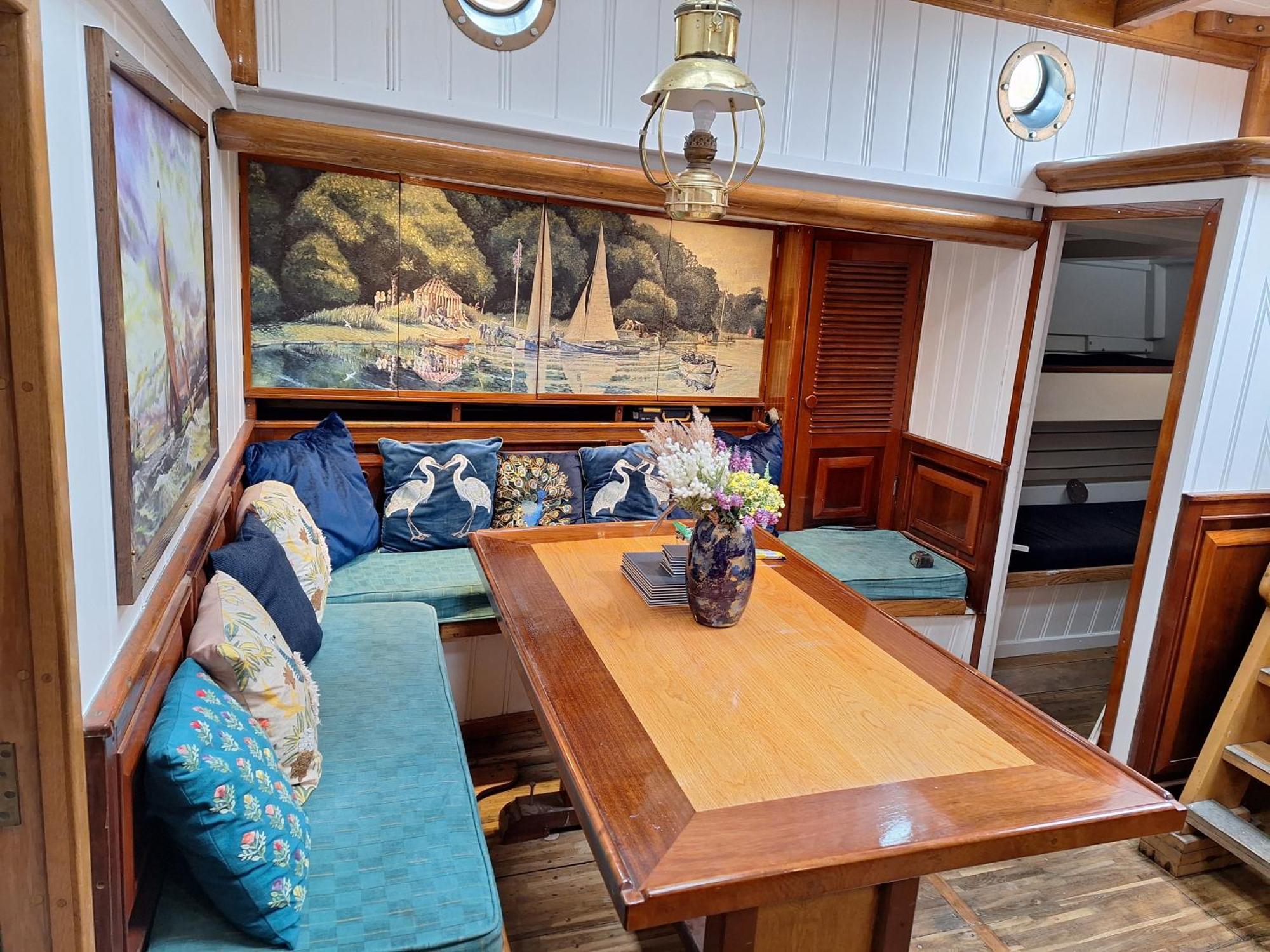 ホテル Historic Wooden Ship 'Ursula' イースト・カウズ エクステリア 写真
