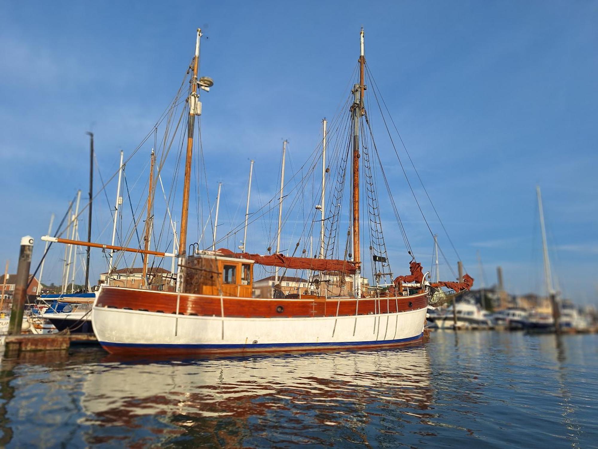 ホテル Historic Wooden Ship 'Ursula' イースト・カウズ エクステリア 写真