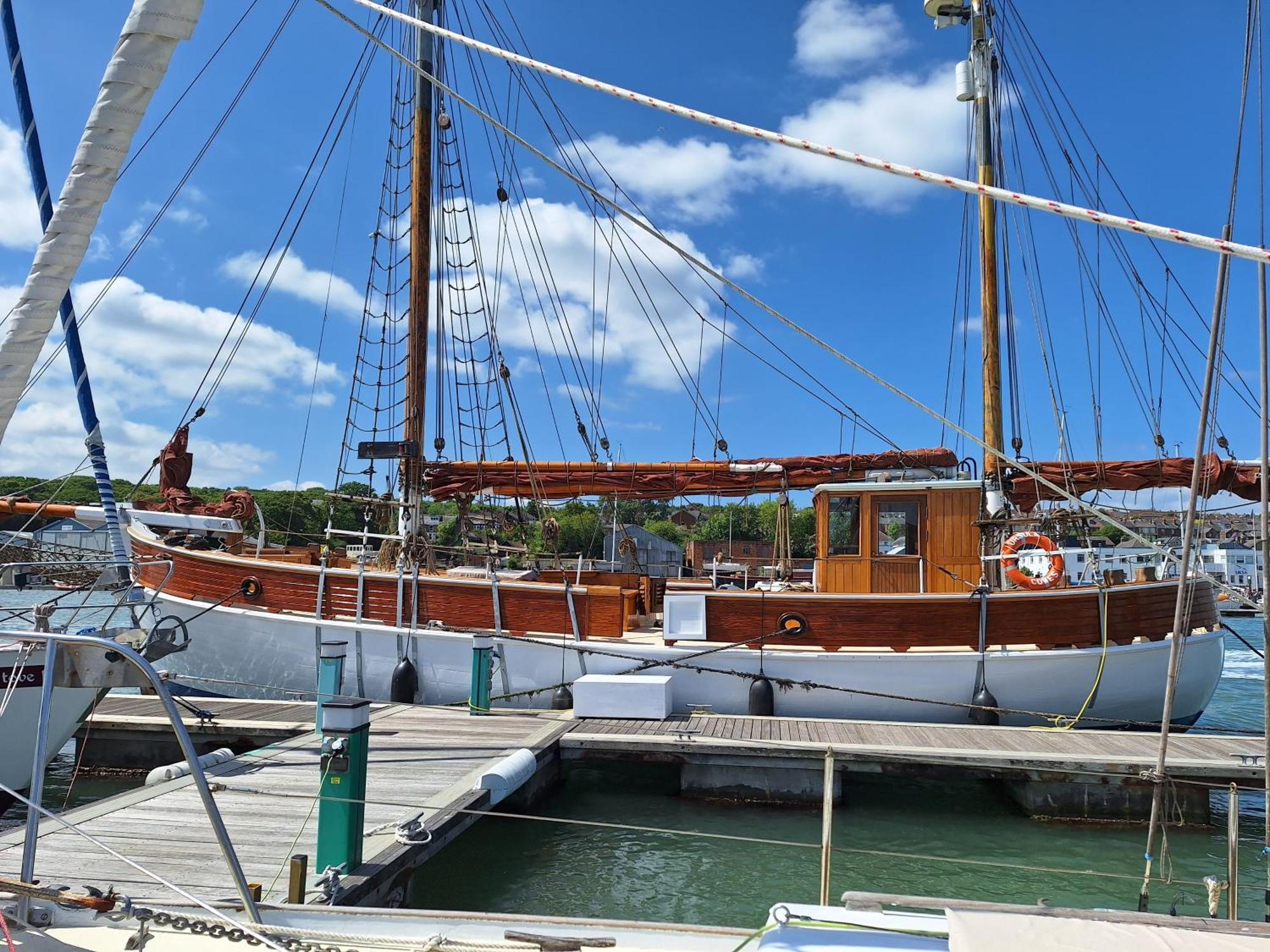 ホテル Historic Wooden Ship 'Ursula' イースト・カウズ エクステリア 写真